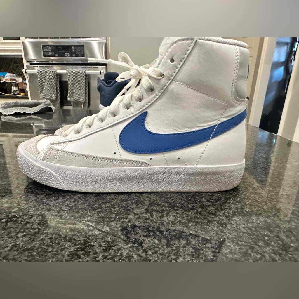Nike Youth Blazer Mid ‘77 White/Pure Platinum/Game Royal Sneakers. Youth Size 4y